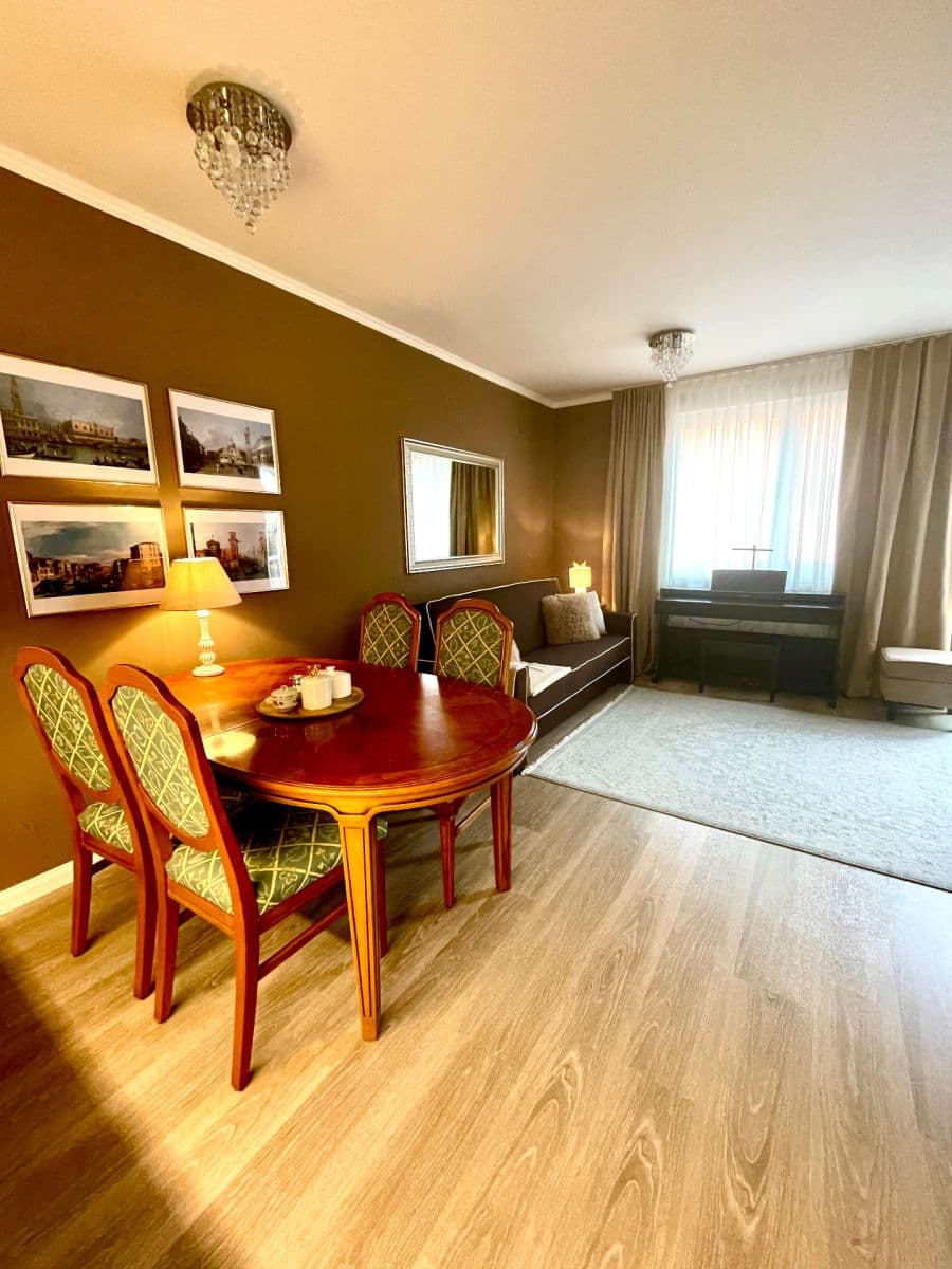 Prodej bytu 4+kk 96 m², Zbrojnická, Karlovy Vary, Karlovarský kraj Prodej bytu 4+kk 96 m², Zbrojnická, Karlovy Vary, Karlovarský kraj