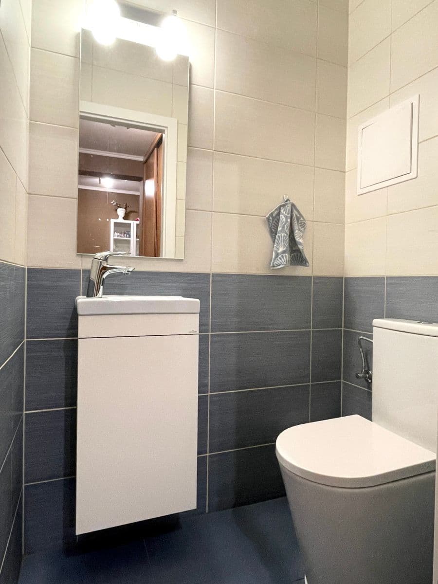 Prodej bytu 4+kk 96 m², Zbrojnická, Karlovy Vary, Karlovarský kraj Prodej bytu 4+kk 96 m², Zbrojnická, Karlovy Vary, Karlovarský kraj