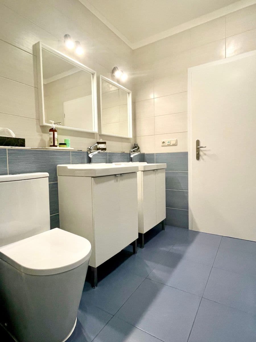 Prodej bytu 4+kk 96 m², Zbrojnická, Karlovy Vary, Karlovarský kraj Prodej bytu 4+kk 96 m², Zbrojnická, Karlovy Vary, Karlovarský kraj