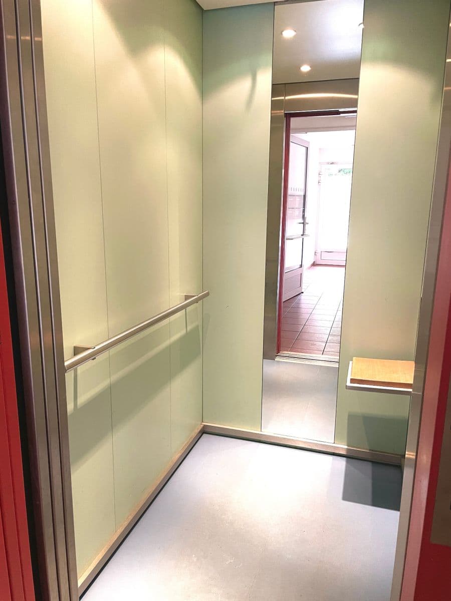 Prodej bytu 4+kk 96 m², Zbrojnická, Karlovy Vary, Karlovarský kraj Prodej bytu 4+kk 96 m², Zbrojnická, Karlovy Vary, Karlovarský kraj