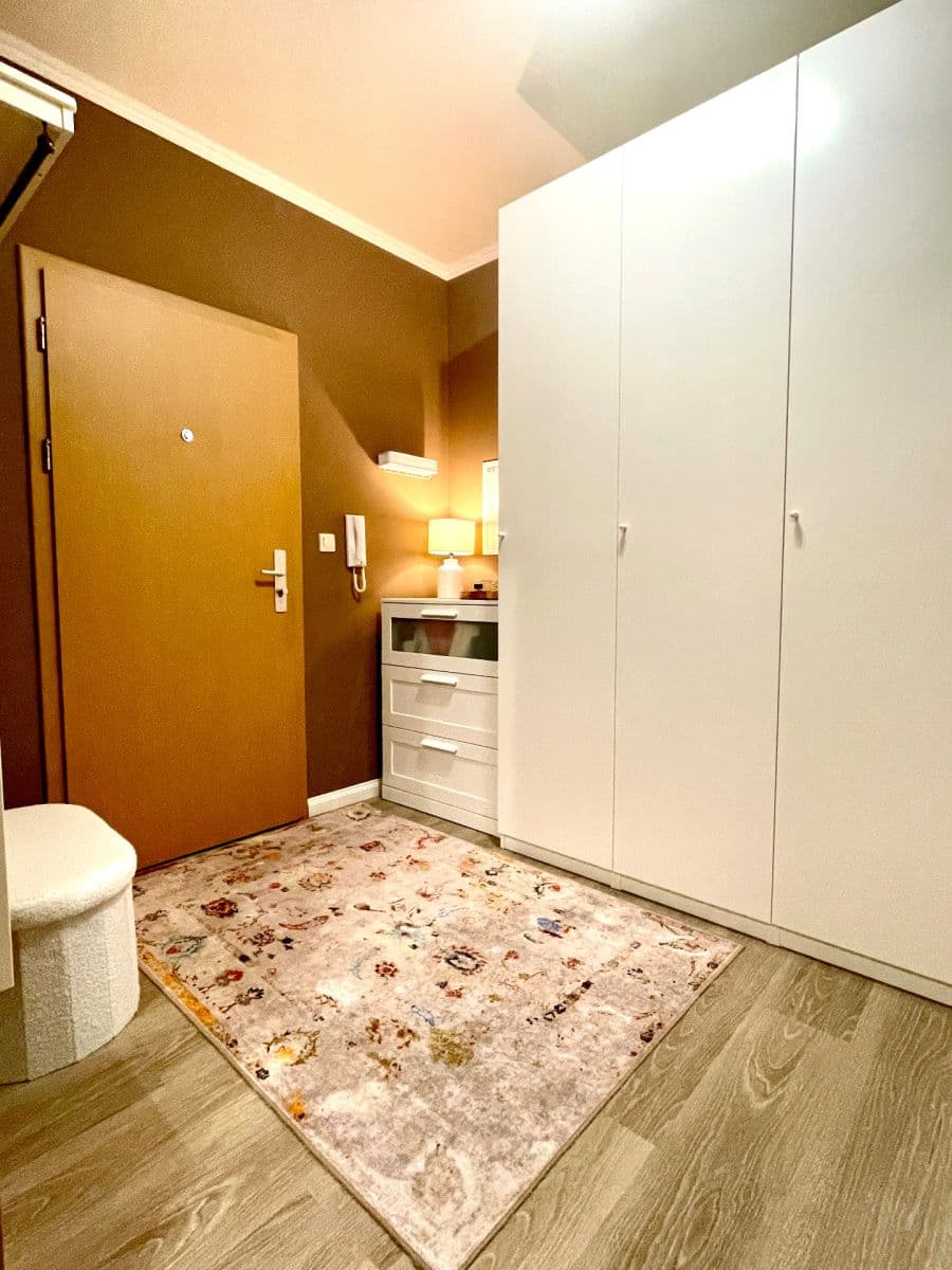 Prodej bytu 4+kk 96 m², Zbrojnická, Karlovy Vary, Karlovarský kraj Prodej bytu 4+kk 96 m², Zbrojnická, Karlovy Vary, Karlovarský kraj