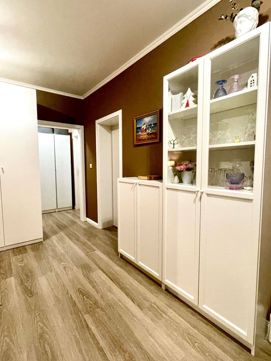 Prodej bytu 4+kk 96 m², Zbrojnická, Karlovy Vary, Karlovarský kraj Prodej bytu 4+kk 96 m², Zbrojnická, Karlovy Vary, Karlovarský kraj