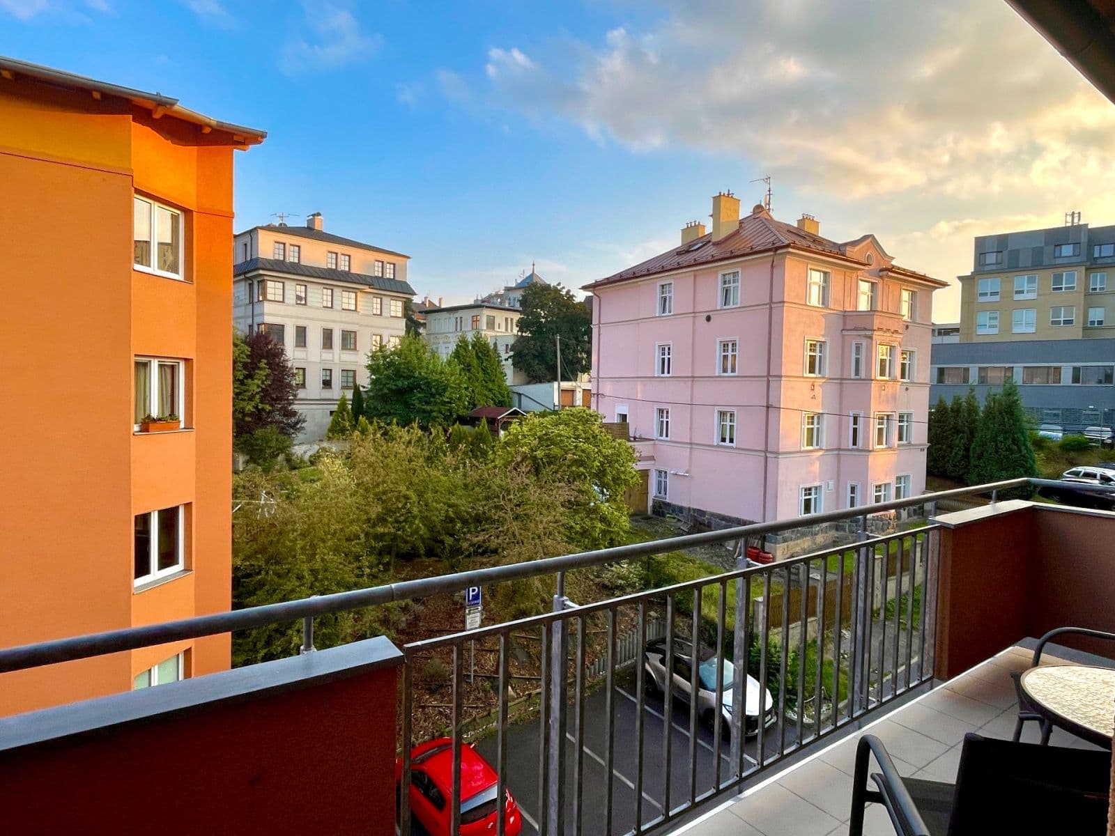 Prodej bytu 4+kk 96 m², Zbrojnická, Karlovy Vary, Karlovarský kraj Prodej bytu 4+kk 96 m², Zbrojnická, Karlovy Vary, Karlovarský kraj