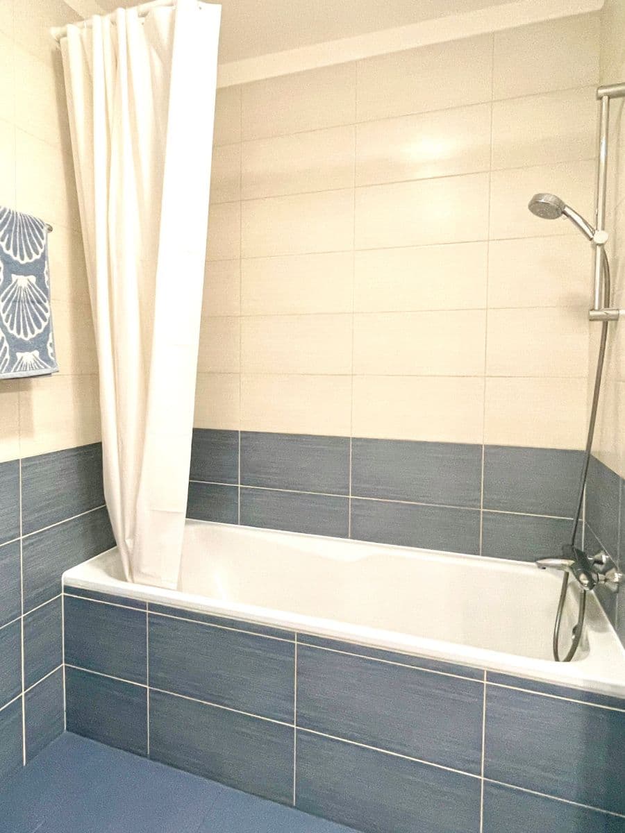 Prodej bytu 4+kk 96 m², Zbrojnická, Karlovy Vary, Karlovarský kraj Prodej bytu 4+kk 96 m², Zbrojnická, Karlovy Vary, Karlovarský kraj