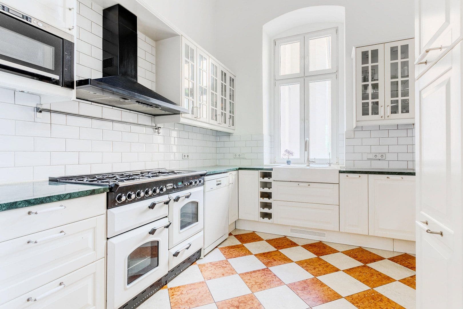 Prodej bytu 4+1 125 m², Urbanstraße 176, Berlin, Berlín Prodej bytu 4+1 125 m², Urbanstraße 176, Berlin, Berlín