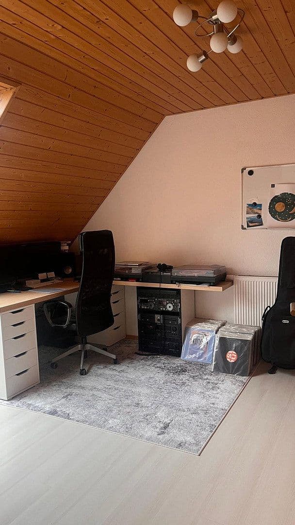 Prodej domu 103 m², pozemek 171 m², Etzelstraße 15, Roth, Bavorsko Prodej domu 103 m², pozemek 171 m², Etzelstraße 15, Roth, Bavorsko