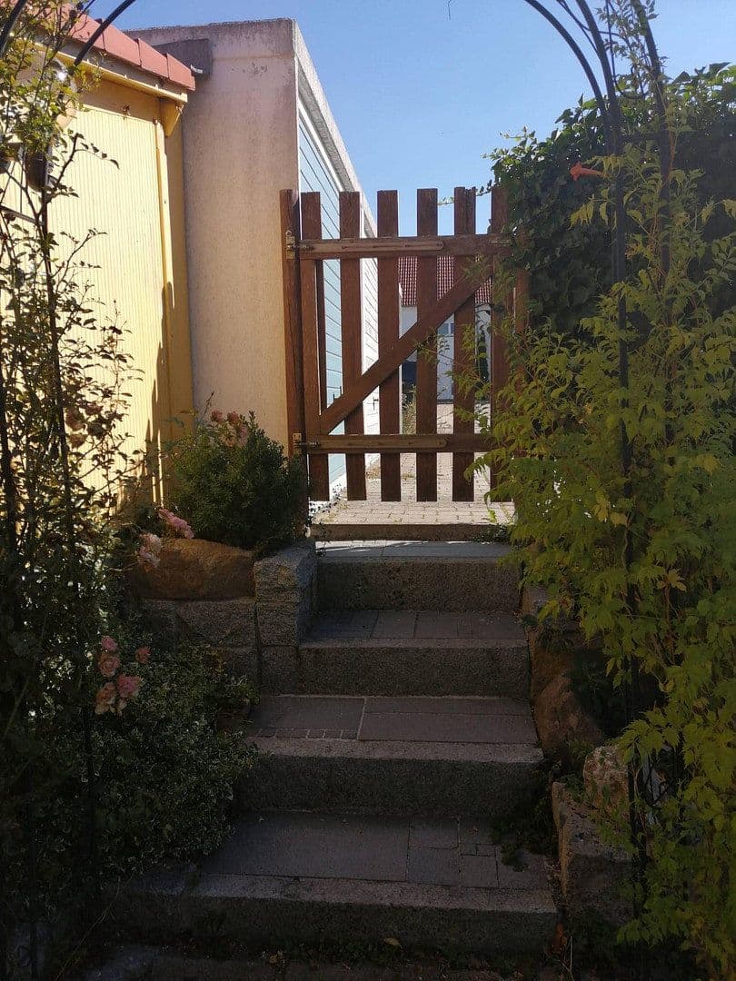 Prodej domu 103 m², pozemek 171 m², Etzelstraße 15, Roth, Bavorsko Prodej domu 103 m², pozemek 171 m², Etzelstraße 15, Roth, Bavorsko