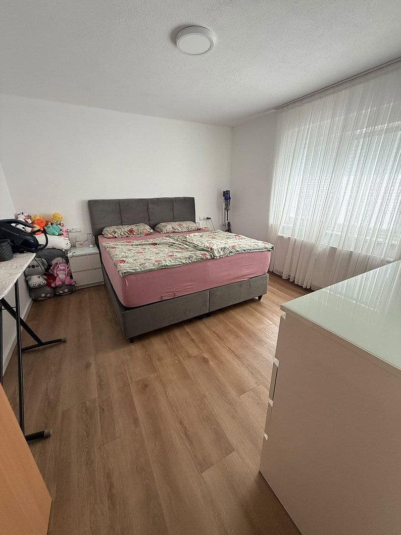 Pronájem bytu 3+1 77 m², Elisabethenstr. 4, Ulm, Bádensko-Württembersko Pronájem bytu 3+1 77 m², Elisabethenstr. 4, Ulm, Bádensko-Württembersko