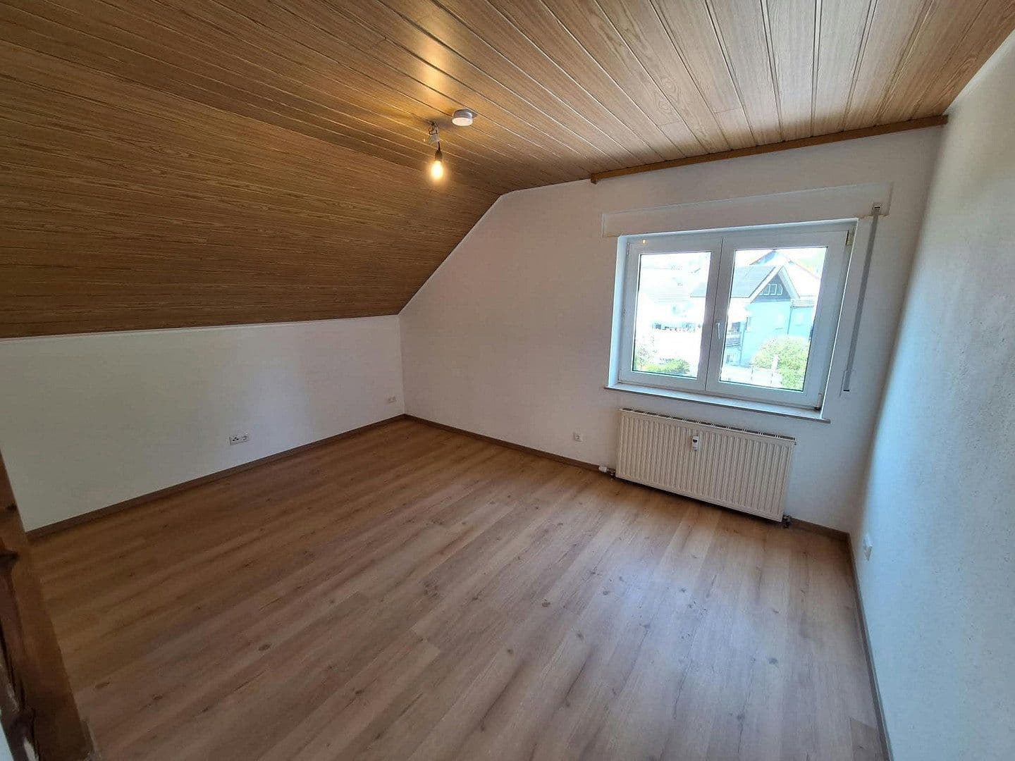 Pronájem bytu 3+1 95 m², Neuberg, Hessen Pronájem bytu 3+1 95 m², Neuberg, Hessen