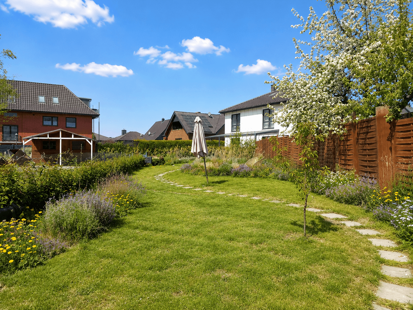Prodej domu 138 m², pozemek 618 m², Waldstraße 2, Sehnde, Dolní Sasko Prodej domu 138 m², pozemek 618 m², Waldstraße 2, Sehnde, Dolní Sasko