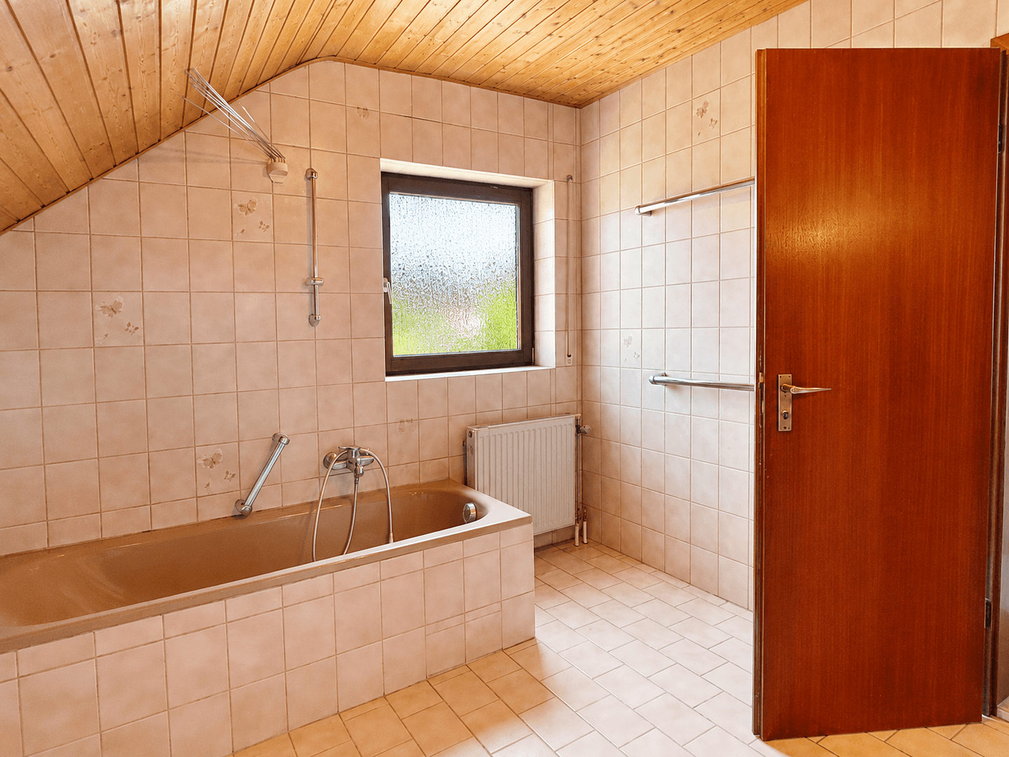 Prodej domu 207 m², pozemek 700 m², Staufenstraße 3, Vellberg, Bádensko-Württembersko Prodej domu 207 m², pozemek 700 m², Staufenstraße 3, Vellberg, Bádensko-Württembersko