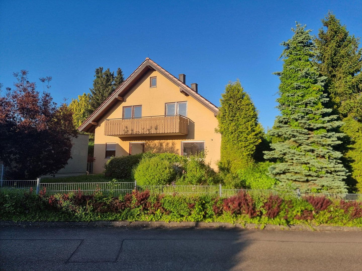 Prodej domu 207 m², pozemek 700 m², Staufenstraße 3, Vellberg, Bádensko-Württembersko Prodej domu 207 m², pozemek 700 m², Staufenstraße 3, Vellberg, Bádensko-Württembersko