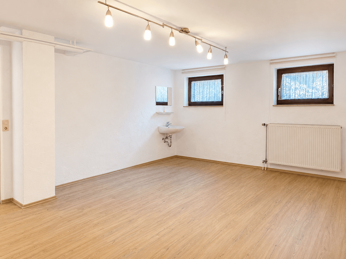 Prodej domu 207 m², pozemek 700 m², Staufenstraße 3, Vellberg, Bádensko-Württembersko Prodej domu 207 m², pozemek 700 m², Staufenstraße 3, Vellberg, Bádensko-Württembersko