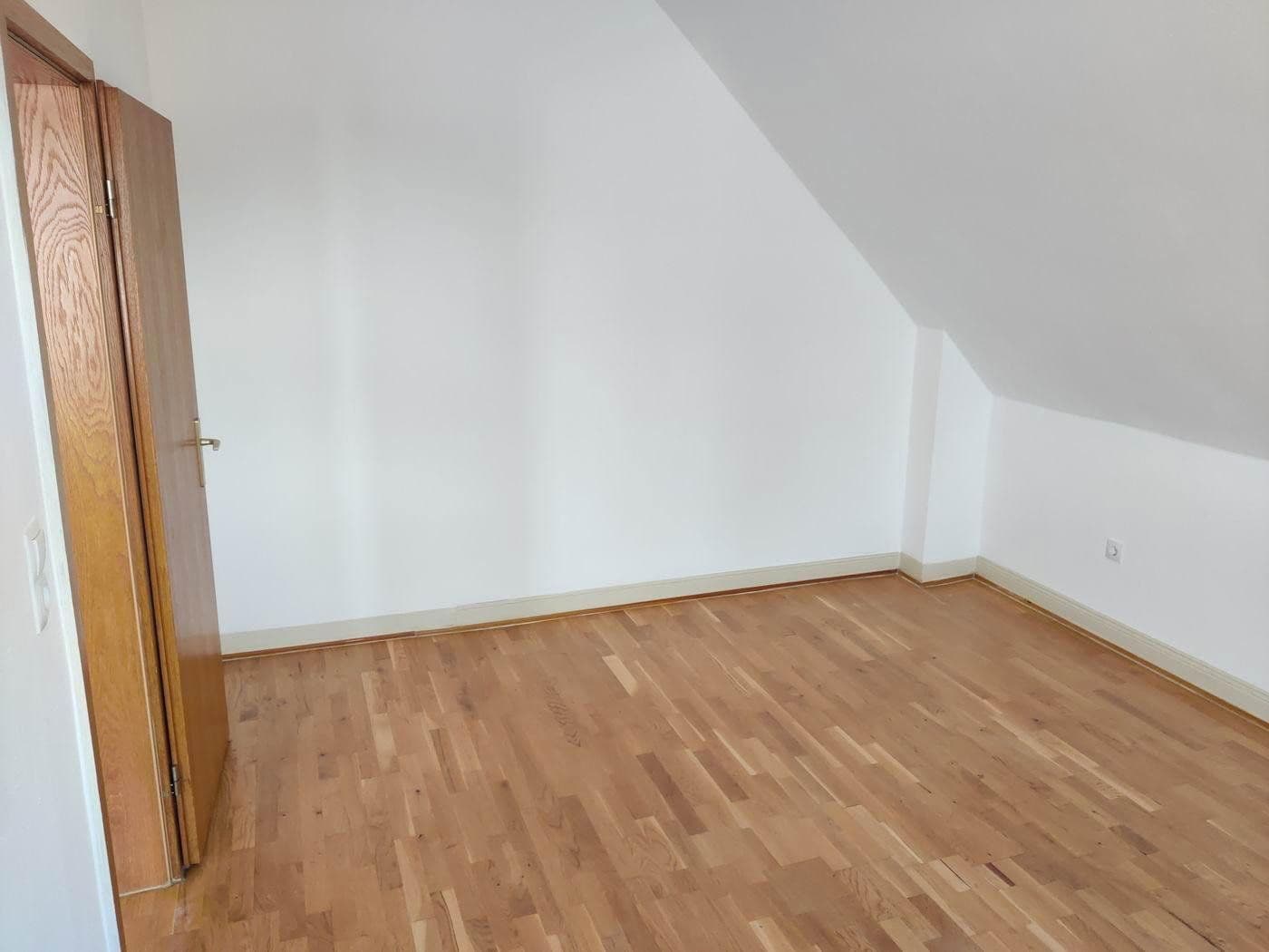 Pronájem bytu 4+1 95 m², Mannheim, Bádensko-Württembersko Pronájem bytu 4+1 95 m², Mannheim, Bádensko-Württembersko