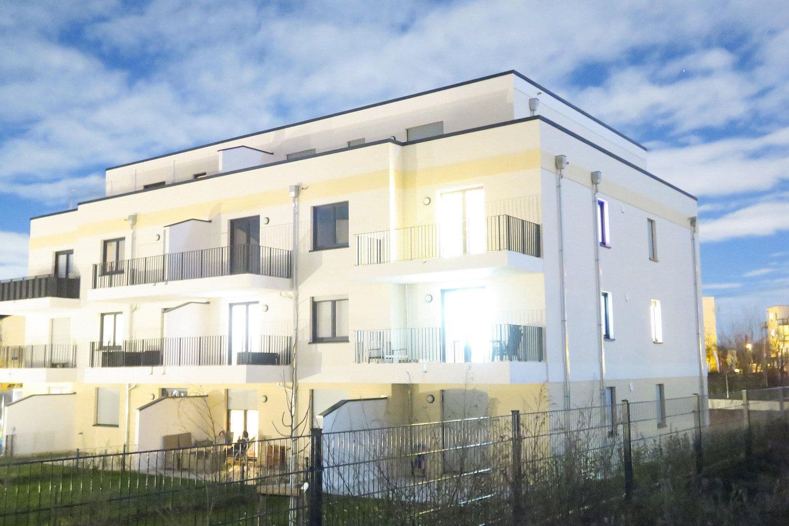 Prodej bytu 3+1 93 m², Berttolt-Brecht Allee 1-17, Schönefeld, Braniborsko Prodej bytu 3+1 93 m², Berttolt-Brecht Allee 1-17, Schönefeld, Braniborsko