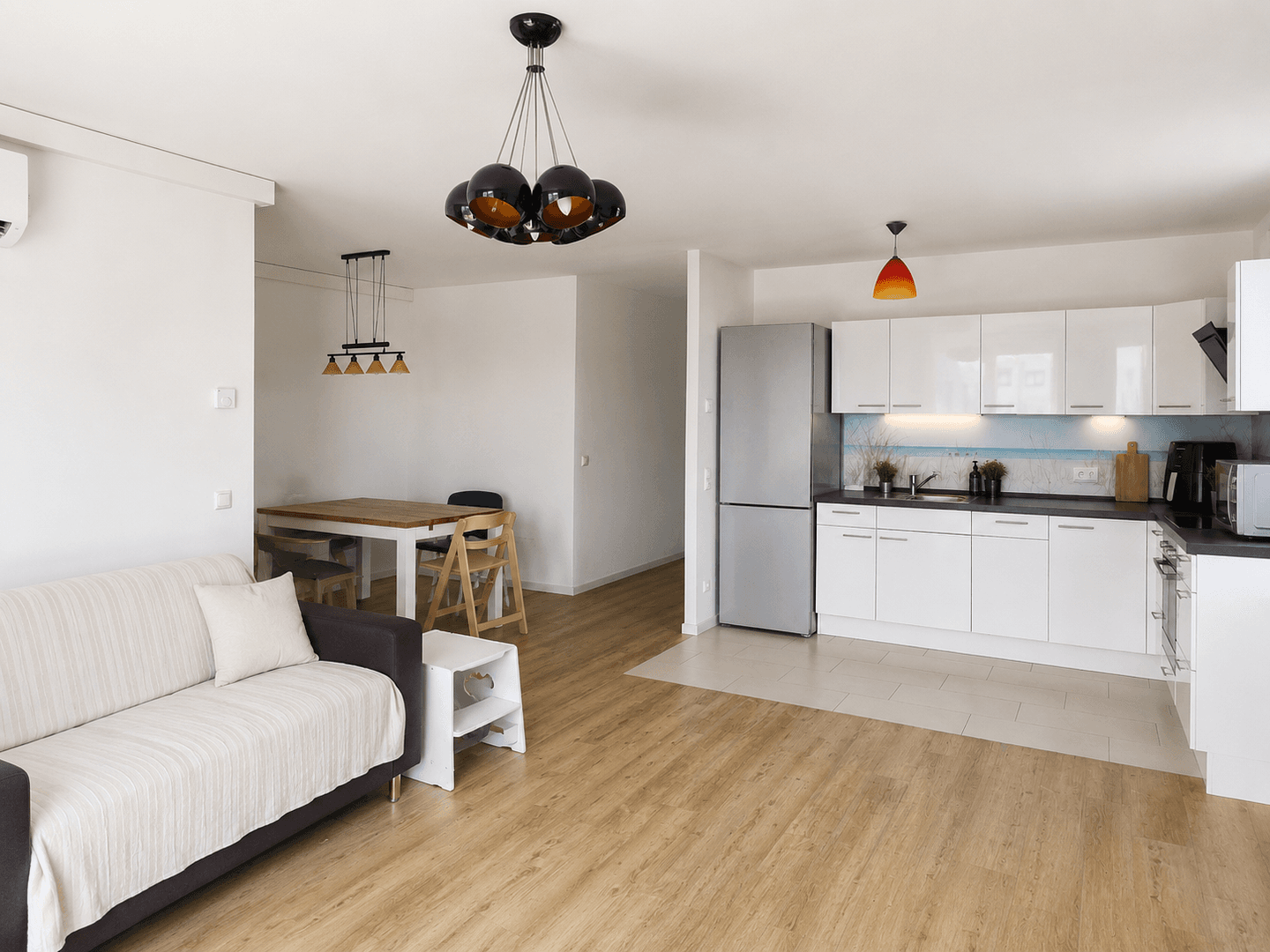 Prodej bytu 3+1 93 m², Berttolt-Brecht Allee 1-17, Schönefeld, Braniborsko Prodej bytu 3+1 93 m², Berttolt-Brecht Allee 1-17, Schönefeld, Braniborsko