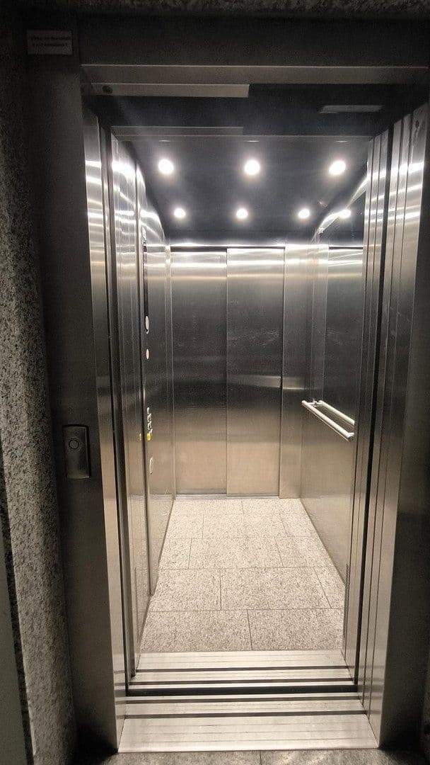 Prodej bytu 3+1 86 m², Eisnergutbogen 35, München, Bavorsko Prodej bytu 3+1 86 m², Eisnergutbogen 35, München, Bavorsko