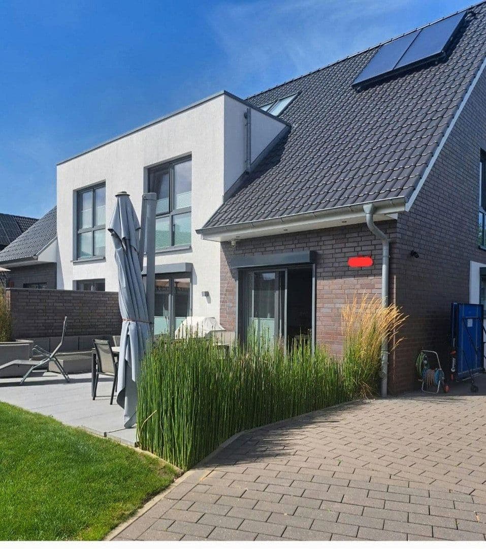 Prodej domu 154 m², pozemek 327 m², Kummerfeld, Šlesvicko-Holštýnsko Prodej domu 154 m², pozemek 327 m², Kummerfeld, Šlesvicko-Holštýnsko