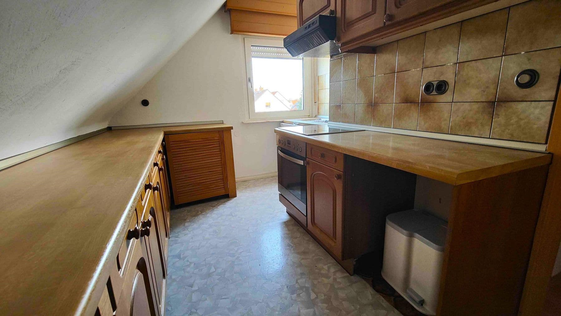 Prodej domu 207 m², pozemek 498 m², Scharfensteiner Straße 19, Offenbach, Hessen Prodej domu 207 m², pozemek 498 m², Scharfensteiner Straße 19, Offenbach, Hessen