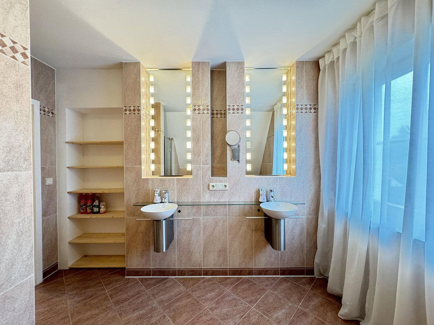 Pronájem domu 330 m², pozemek 1.100 m², Haimhausen, Bavorsko Pronájem domu 330 m², pozemek 1.100 m², Haimhausen, Bavorsko