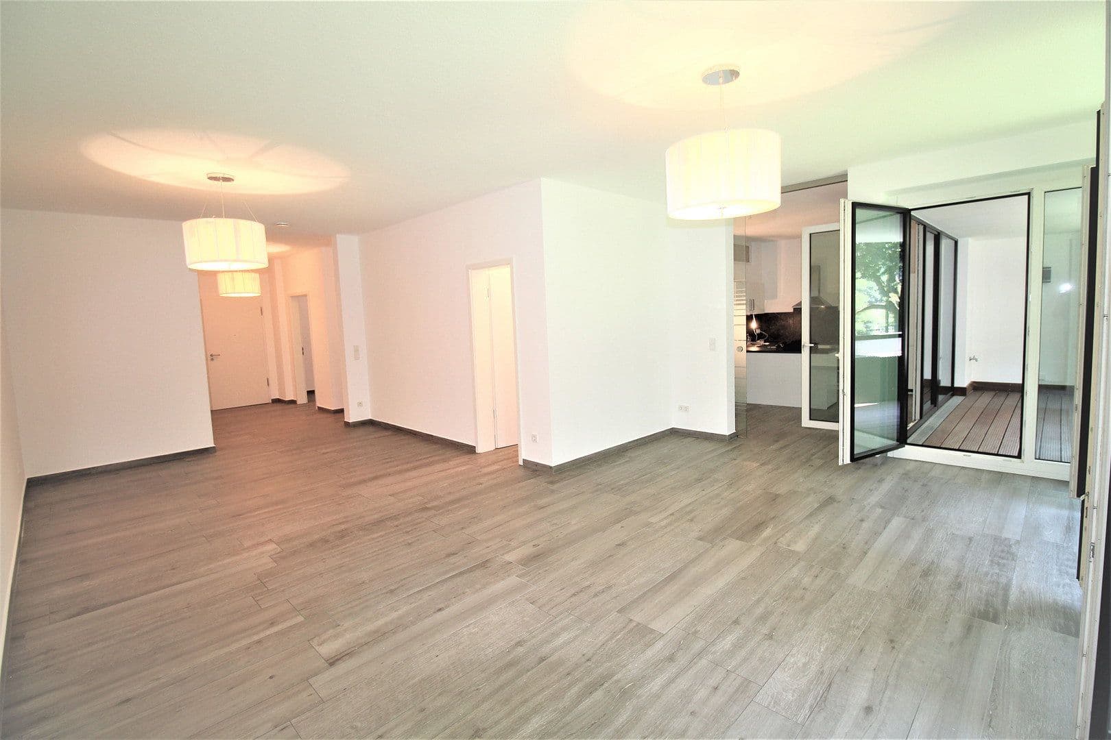 Pronájem bytu 3+1 128 m², Contrescarpe 95-97, Bremen, Bremen Pronájem bytu 3+1 128 m², Contrescarpe 95-97, Bremen, Bremen