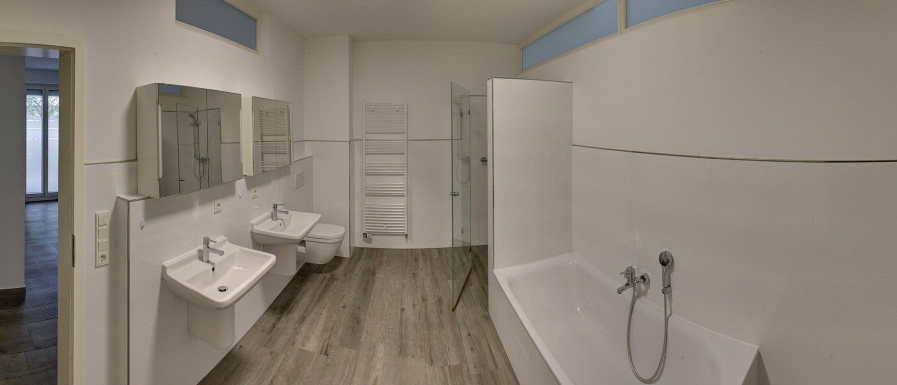 Pronájem bytu 3+1 128 m², Contrescarpe 95-97, Bremen, Bremen Pronájem bytu 3+1 128 m², Contrescarpe 95-97, Bremen, Bremen