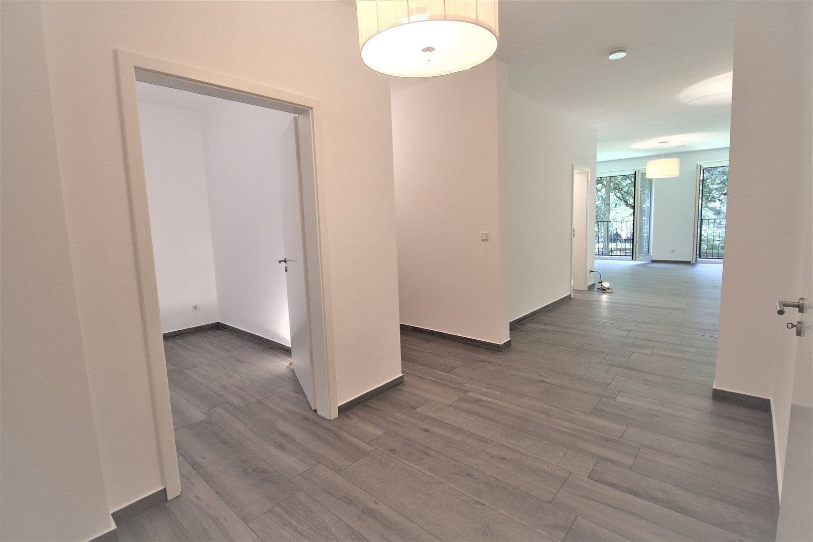 Pronájem bytu 3+1 128 m², Contrescarpe 95-97, Bremen, Bremen Pronájem bytu 3+1 128 m², Contrescarpe 95-97, Bremen, Bremen