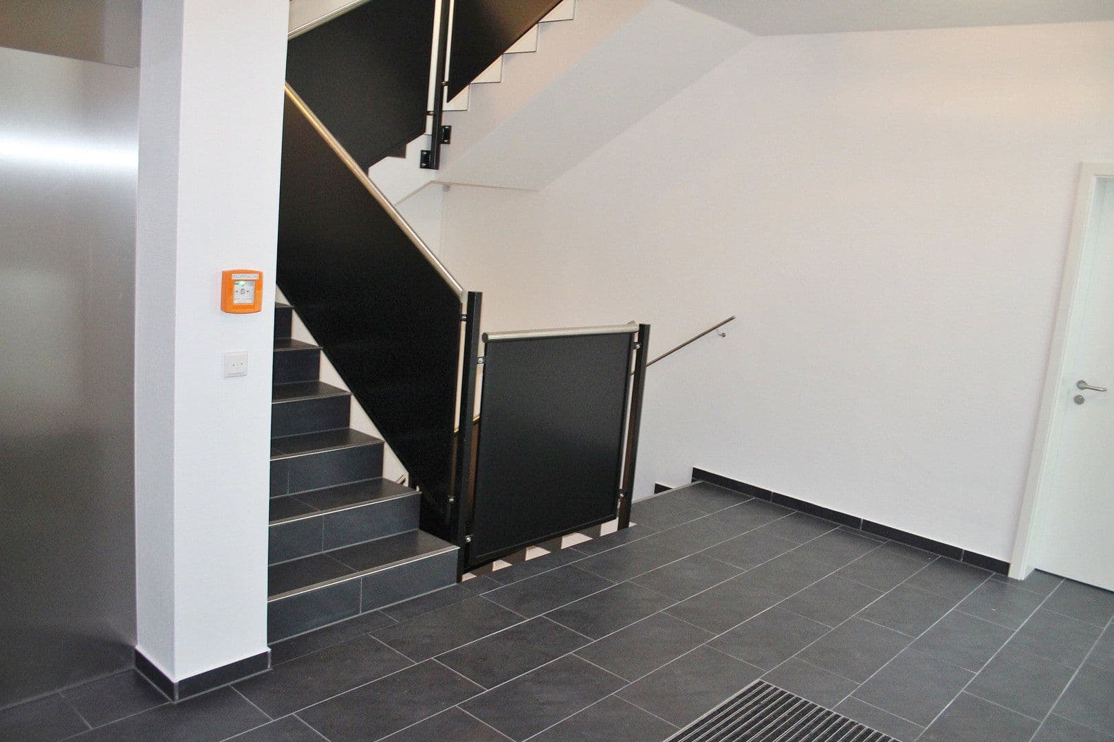 Pronájem bytu 3+1 128 m², Contrescarpe 95-97, Bremen, Bremen Pronájem bytu 3+1 128 m², Contrescarpe 95-97, Bremen, Bremen