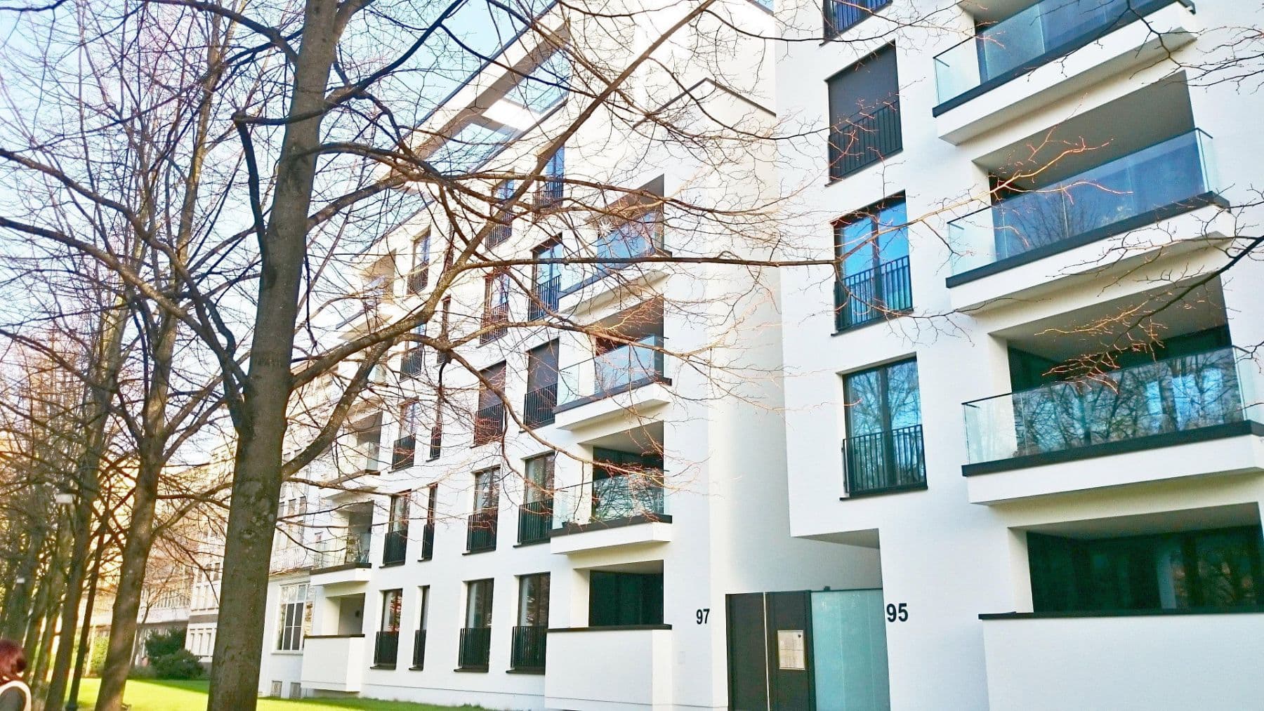 Pronájem bytu 3+1 128 m², Contrescarpe 95-97, Bremen, Bremen Pronájem bytu 3+1 128 m², Contrescarpe 95-97, Bremen, Bremen