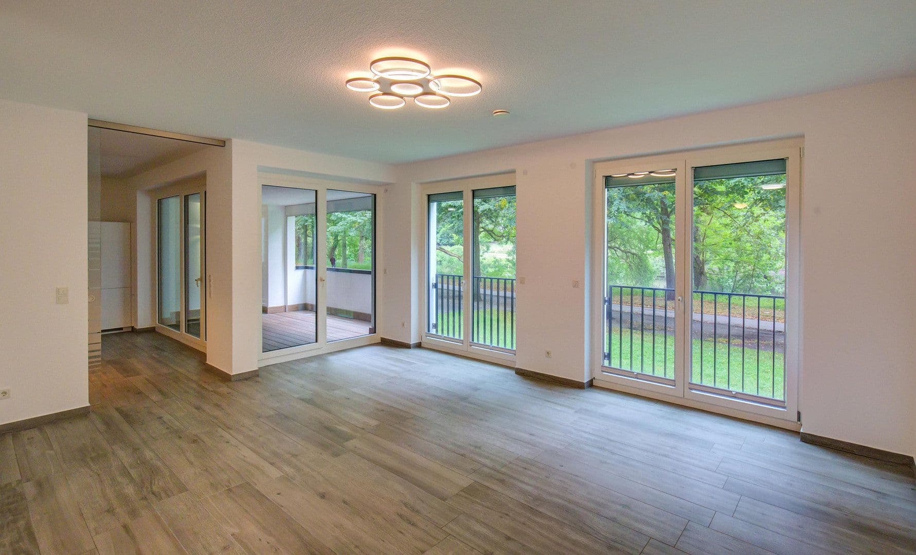 Pronájem bytu 3+1 128 m², Contrescarpe 95-97, Bremen, Bremen Pronájem bytu 3+1 128 m², Contrescarpe 95-97, Bremen, Bremen