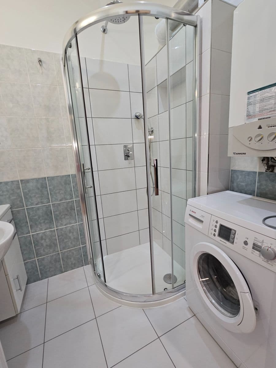 Pronájem bytu 1+kk 37 m², Prouzova, Praha, Praha Pronájem bytu 1+kk 37 m², Prouzova, Praha, Praha