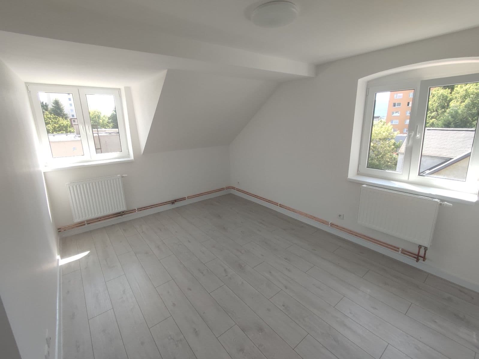 Pronájem bytu 4+1 80 m², Borový vrch, Liberec, Liberecký kraj Pronájem bytu 4+1 80 m², Borový vrch, Liberec, Liberecký kraj