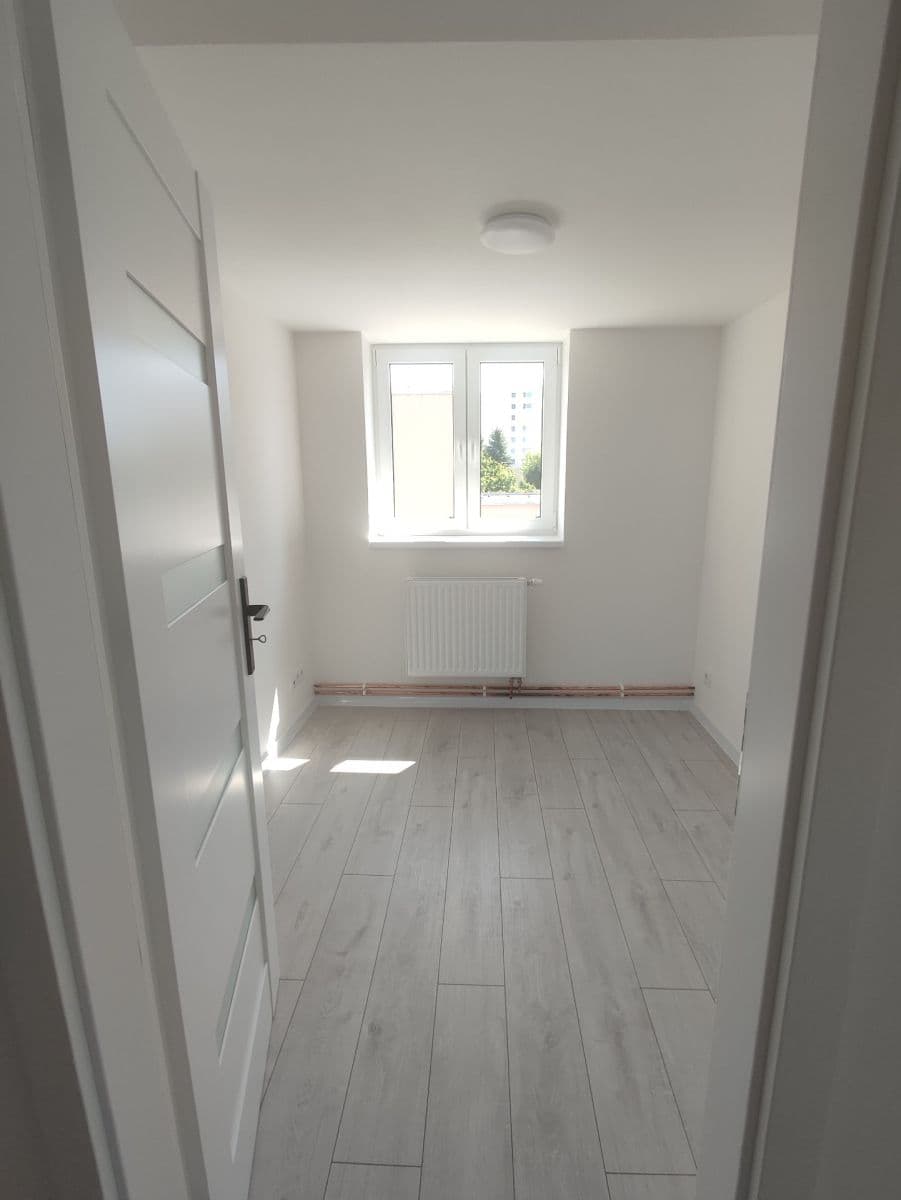 Pronájem bytu 4+1 80 m², Borový vrch, Liberec, Liberecký kraj Pronájem bytu 4+1 80 m², Borový vrch, Liberec, Liberecký kraj