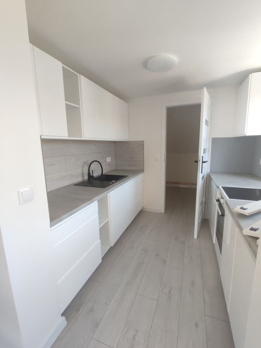 Pronájem bytu 4+1 80 m², Borový vrch, Liberec, Liberecký kraj Pronájem bytu 4+1 80 m², Borový vrch, Liberec, Liberecký kraj