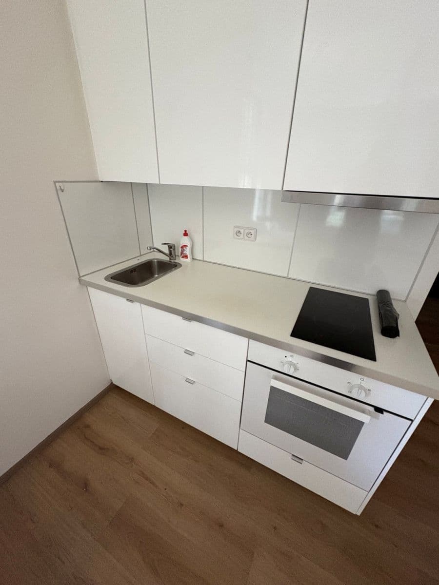 Pronájem bytu 1+kk 37 m², Nad Úžlabinou, Praha, Praha Pronájem bytu 1+kk 37 m², Nad Úžlabinou, Praha, Praha