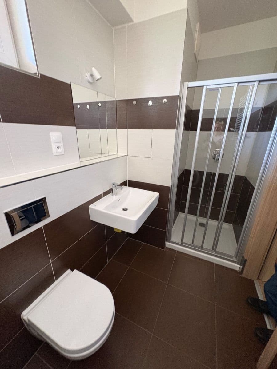 Pronájem bytu 1+kk 37 m², Nad Úžlabinou, Praha, Praha Pronájem bytu 1+kk 37 m², Nad Úžlabinou, Praha, Praha