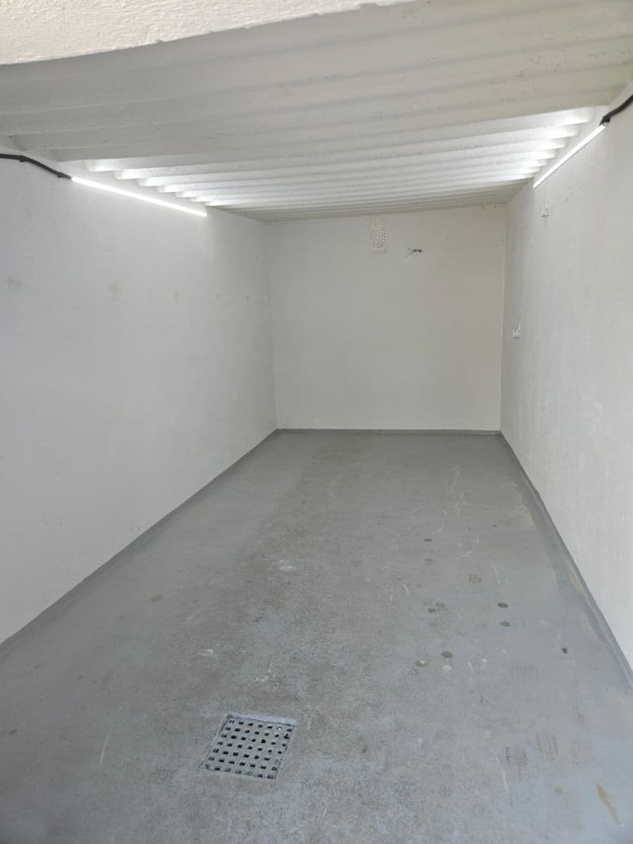 Pronájem garáže 18 m², Brno, Jihomoravský kraj Pronájem garáže 18 m², Brno, Jihomoravský kraj