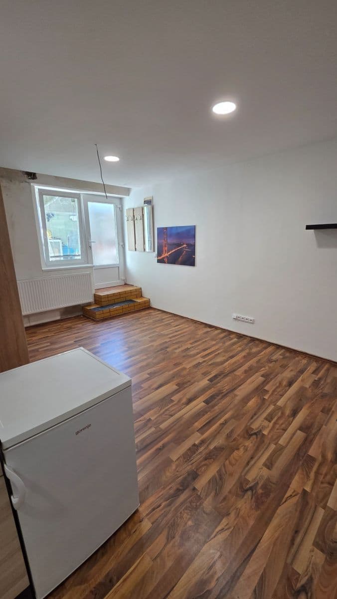 Pronájem bytu 1+kk 30 m², Votroubkova, Brno, Jihomoravský kraj Pronájem bytu 1+kk 30 m², Votroubkova, Brno, Jihomoravský kraj