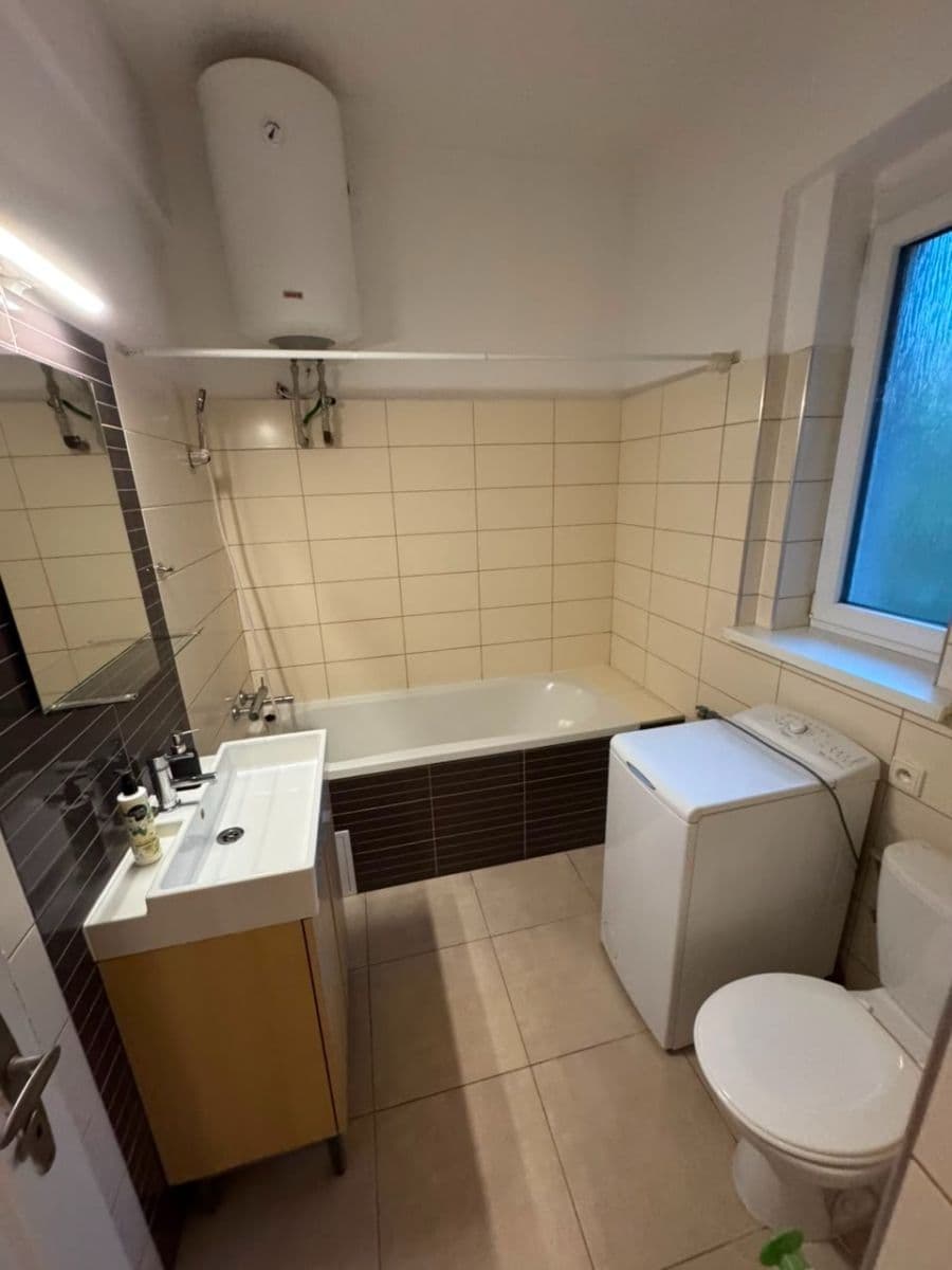 Prodej bytu 1+kk 32 m², Plzeňská, Praha, Praha Prodej bytu 1+kk 32 m², Plzeňská, Praha, Praha