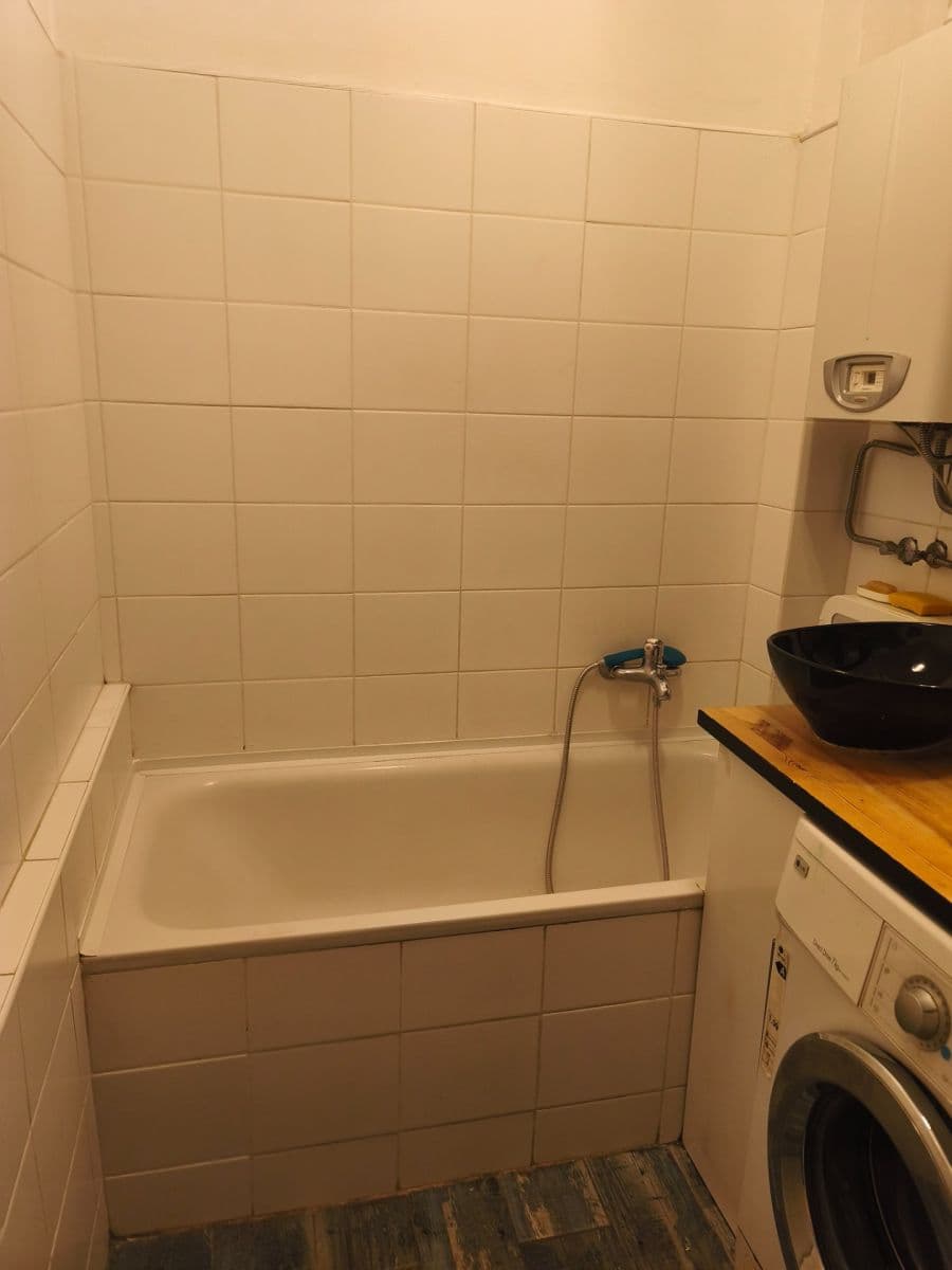 Pronájem bytu 3+1 87 m², V Mezihoří, Praha, Praha Pronájem bytu 3+1 87 m², V Mezihoří, Praha, Praha