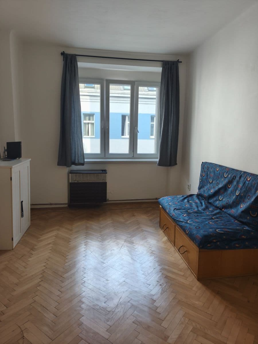 Pronájem bytu 3+1 87 m², V Mezihoří, Praha, Praha Pronájem bytu 3+1 87 m², V Mezihoří, Praha, Praha