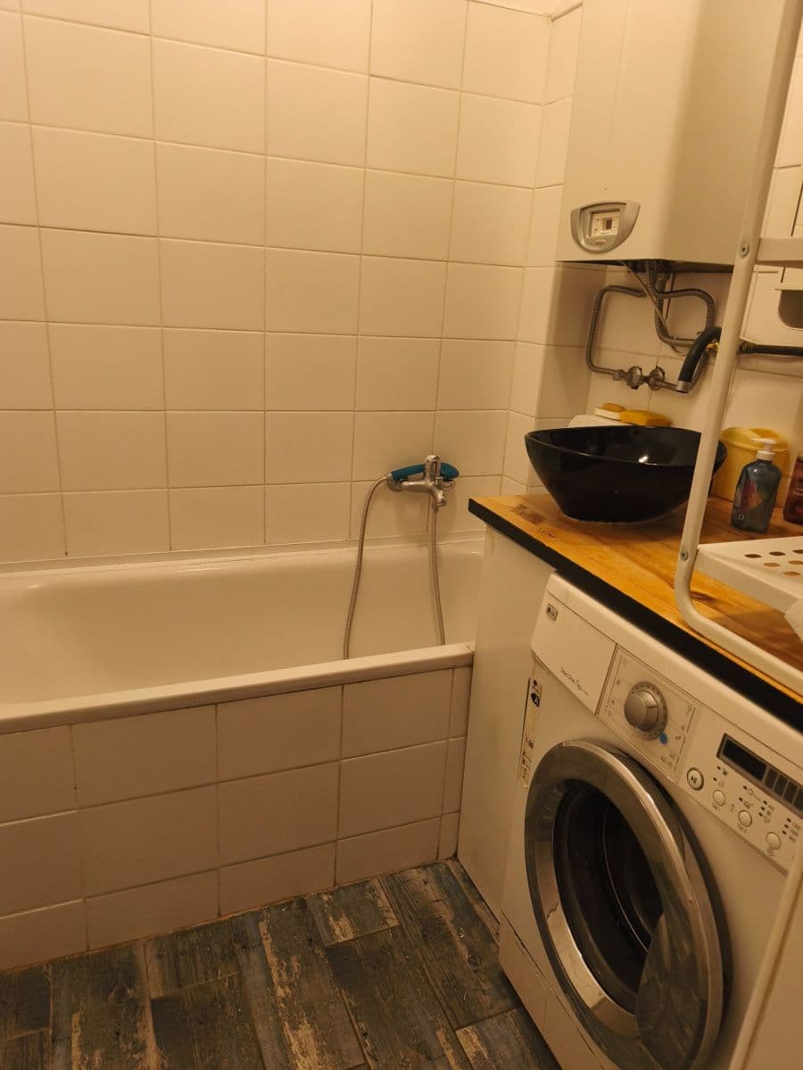 Pronájem bytu 3+1 87 m², V Mezihoří, Praha, Praha Pronájem bytu 3+1 87 m², V Mezihoří, Praha, Praha