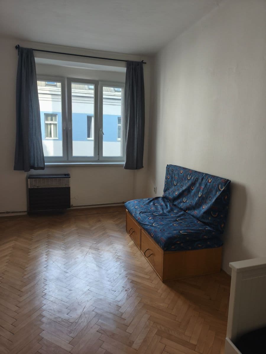 Pronájem bytu 3+1 87 m², V Mezihoří, Praha, Praha Pronájem bytu 3+1 87 m², V Mezihoří, Praha, Praha