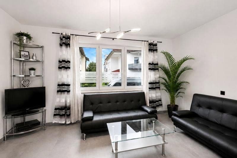Prodej domu 242 m², pozemek 451 m², Friedrichsdorf, Hessen Prodej domu 242 m², pozemek 451 m², Friedrichsdorf, Hessen