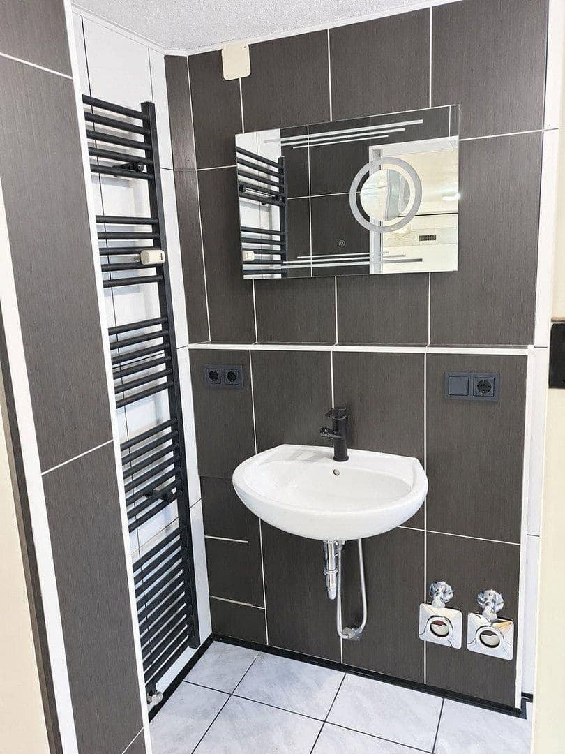 Prodej domu 242 m², pozemek 451 m², Friedrichsdorf, Hessen Prodej domu 242 m², pozemek 451 m², Friedrichsdorf, Hessen