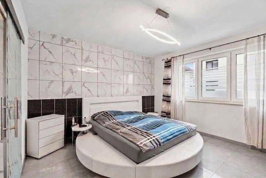 Prodej domu 242 m², pozemek 451 m², Friedrichsdorf, Hessen Prodej domu 242 m², pozemek 451 m², Friedrichsdorf, Hessen