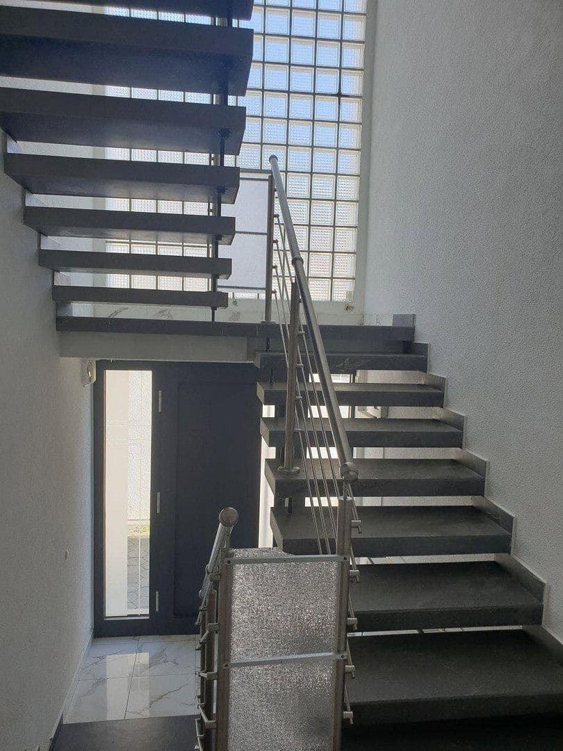 Prodej domu 242 m², pozemek 451 m², Friedrichsdorf, Hessen Prodej domu 242 m², pozemek 451 m², Friedrichsdorf, Hessen
