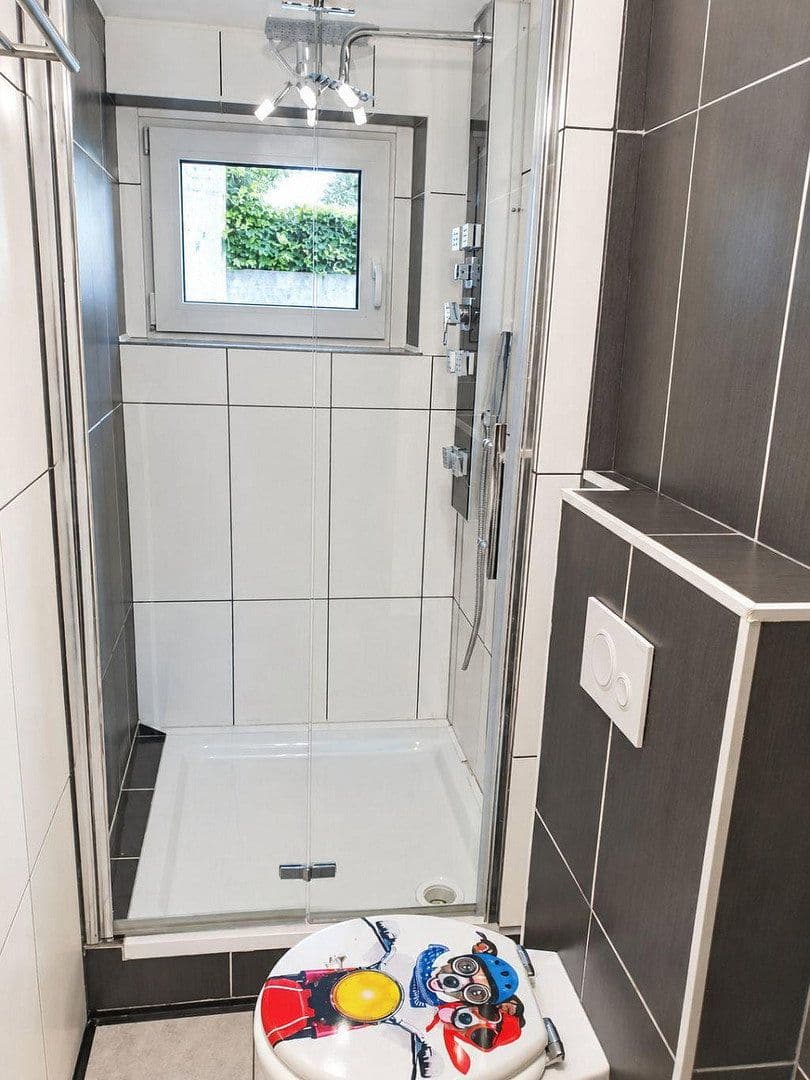 Prodej domu 242 m², pozemek 451 m², Friedrichsdorf, Hessen Prodej domu 242 m², pozemek 451 m², Friedrichsdorf, Hessen