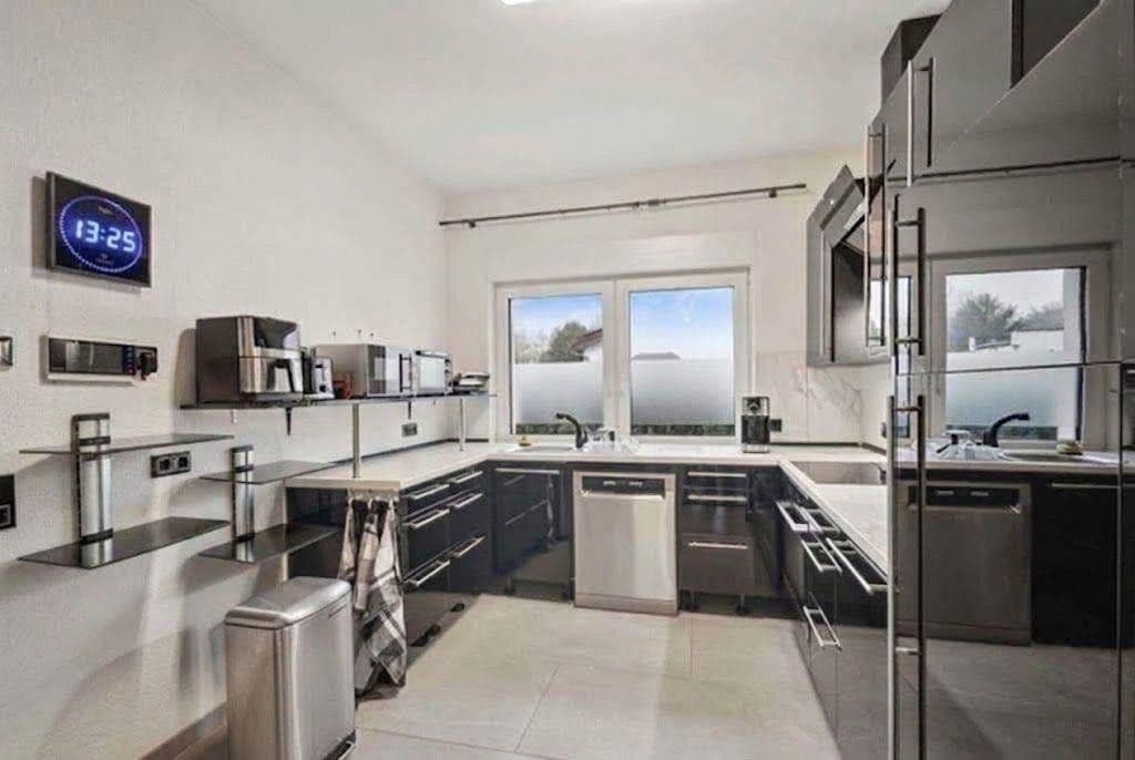 Prodej domu 242 m², pozemek 451 m², Friedrichsdorf, Hessen Prodej domu 242 m², pozemek 451 m², Friedrichsdorf, Hessen