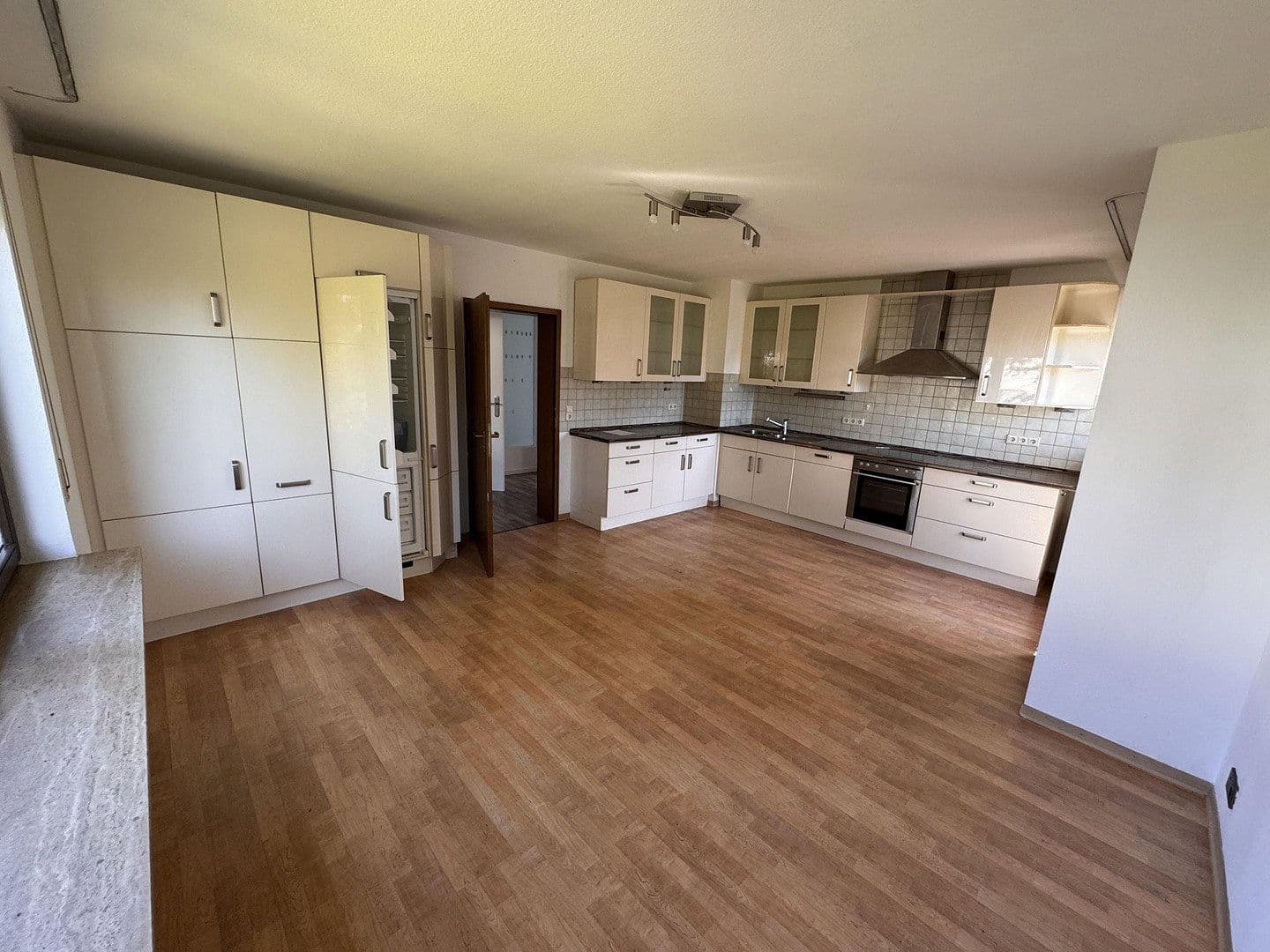 Pronájem bytu 3+1 100 m², Friedrichsberg 46, Stuttgart, Bádensko-Württembersko Pronájem bytu 3+1 100 m², Friedrichsberg 46, Stuttgart, Bádensko-Württembersko